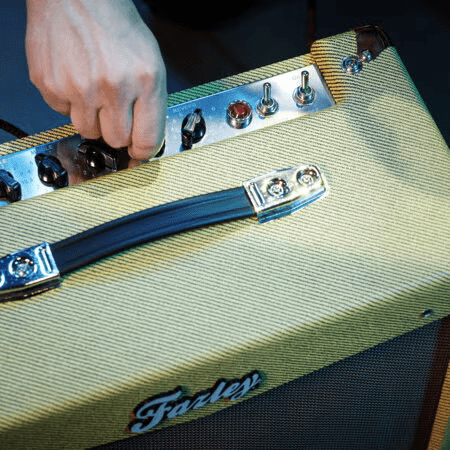 Le Fazley Galactic Tube R15 pour les guitariste de concert qui recherchent l'excellence.
