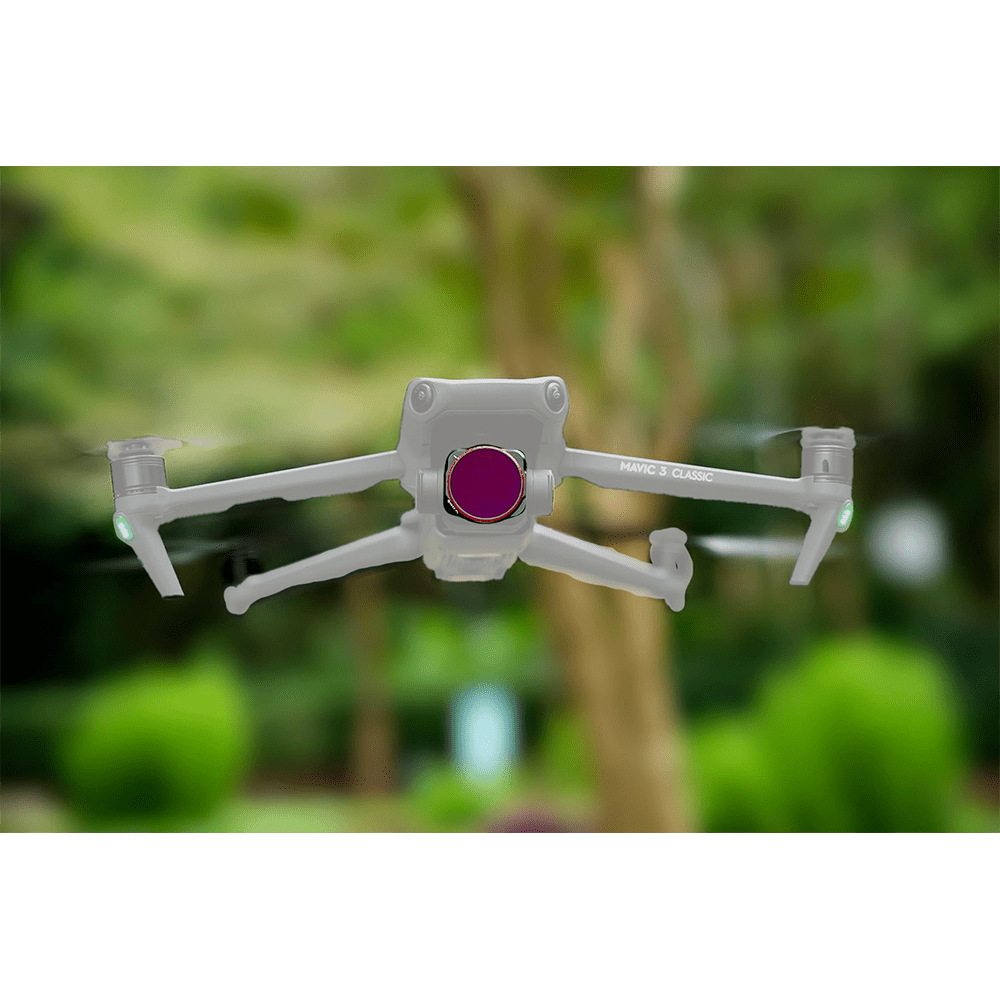 Un drone DJI MAVIC 3 CLASSIC équipé sur son optique d'un filtre FREEWELL rond