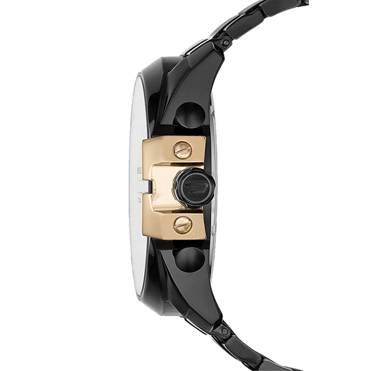 Son boitier en acier noir encaissera les choc de la vie quotidienne sans broncher.