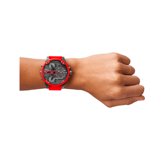 Un design unique à votre poignée. Faites la différence avec cette montre Diésel.