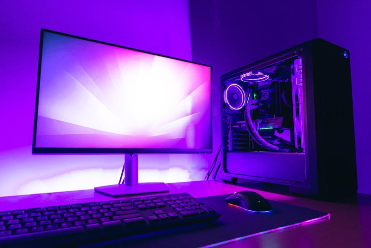 Écran gaming 144Hz pour une fluidité optimale.