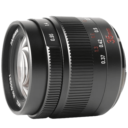 Objectif grand angle - 7ARTISANS - 13085 - APS-C - Mise au point
manuelle - 35 mm F0.95 F16 - Ø 52 mm - Angle de vue 43° - Monture Sony