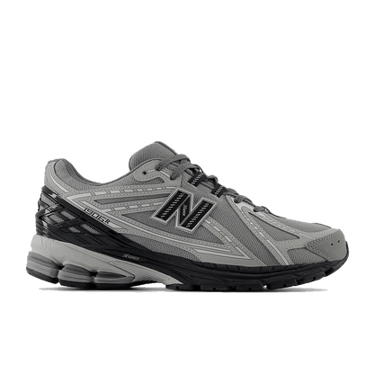 Paire de baskets New Balance GC1906LG enfant, mélange de style, performance et confort avec un look sportif.