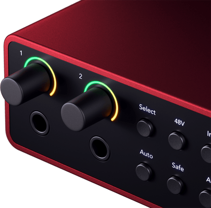 Gros plan sur les boutons de gain et indicateurs LED de la Scarlett 2i2 pour un contrôle précis du son