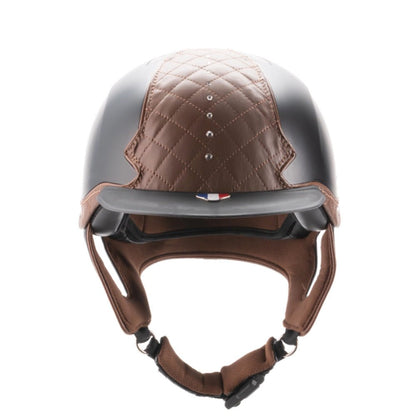 La conjugaison d'un nappage cuir beige et les cristaux donne une bombe avec un esthétisme grand luxe. 