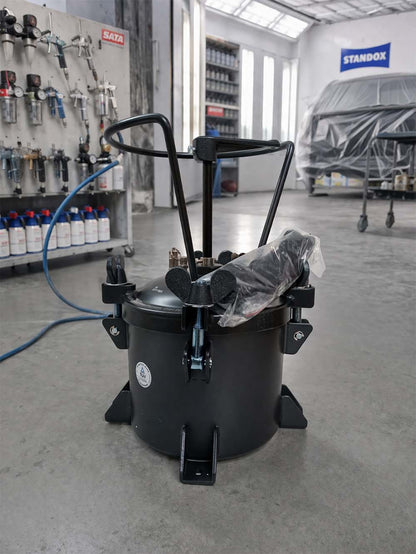 Cuve à pression PRO-TEK 7535M outil indispensable pour les ateliers de peinture industriels. pression jusqu'à 6 bars