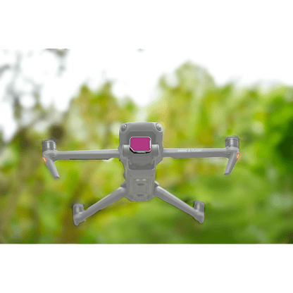 Un drone DJI MAVIC 3 CLASSIC équipé d'un filtre FREEWELL carré 